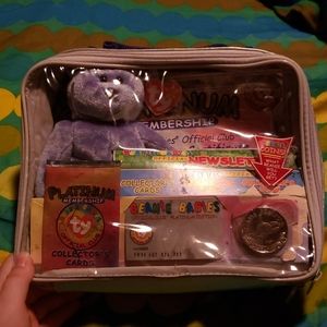 Beanie Babies 1999 Collector's Case + Bear